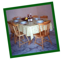 Dinningrmr_tilt (33K)